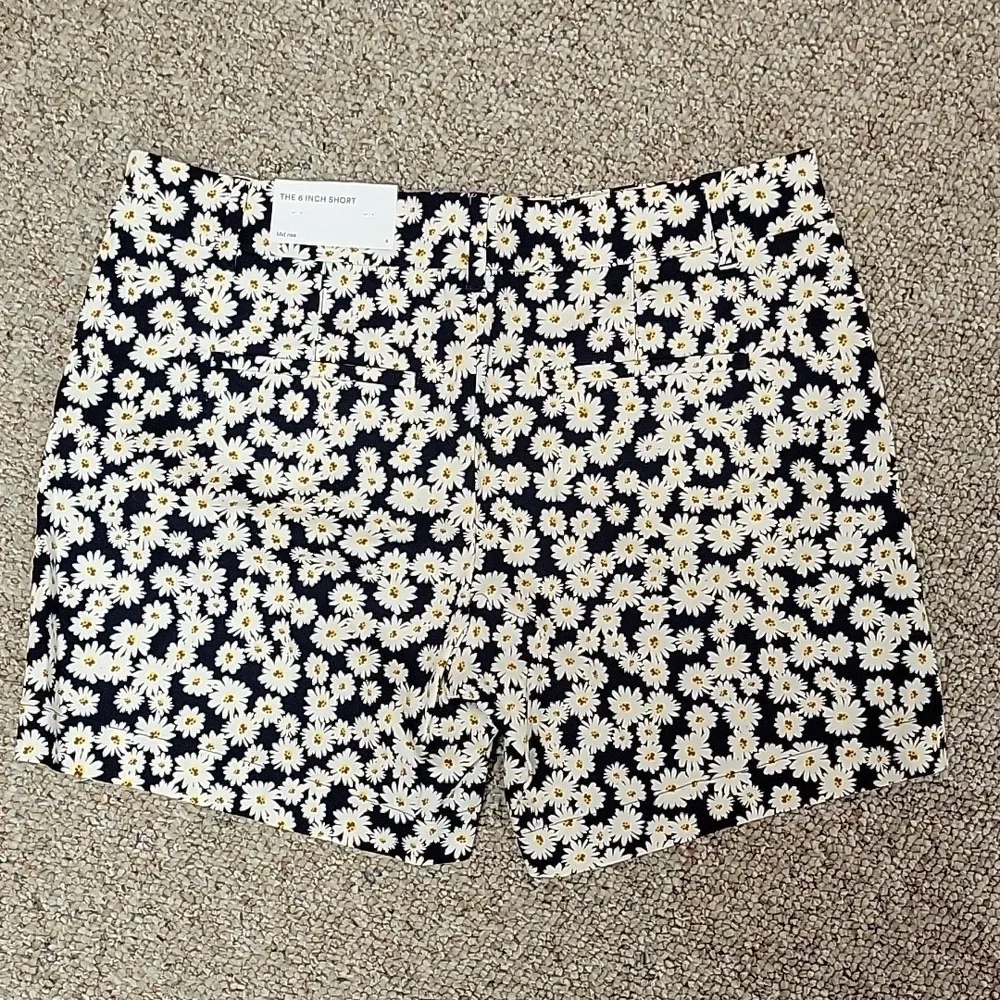 Ann Taylor Factory 6" Shorts. Black & White Floral. New summer vacation sz 6 - Picture 3 of 6